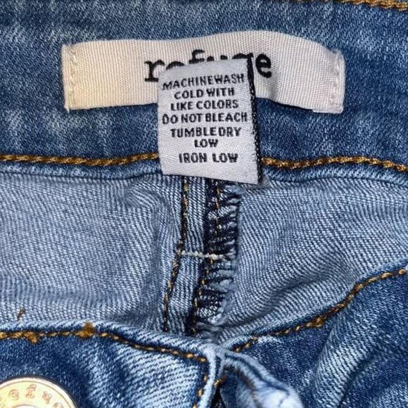 Distressed Jeans by Refuge, size 8 - Picture 9 of 11